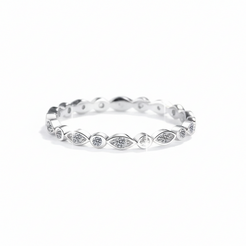 Anillo de moissanita con mercurio